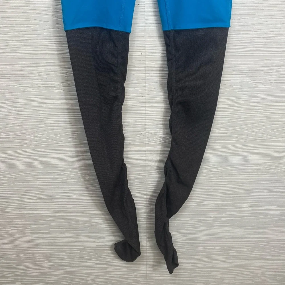 ALO Yoga Goddess Leggings in Seaport Blue & Gray - Picture 5 of 9